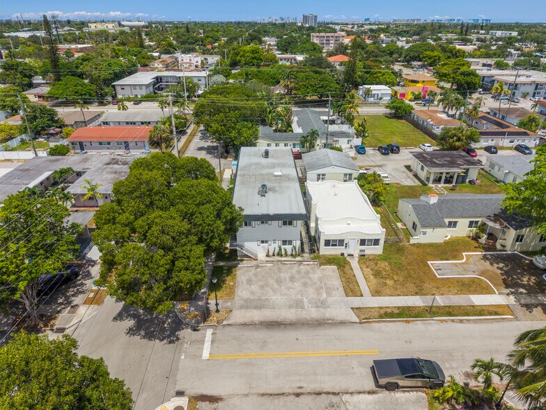 More Photos Of 1859 Lincoln St, Hollywood Apartments For Sale