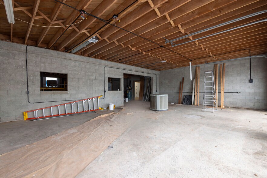 More Photos Of 8651-8655 Washington Blvd, Los Angeles Auto Repair For Lease