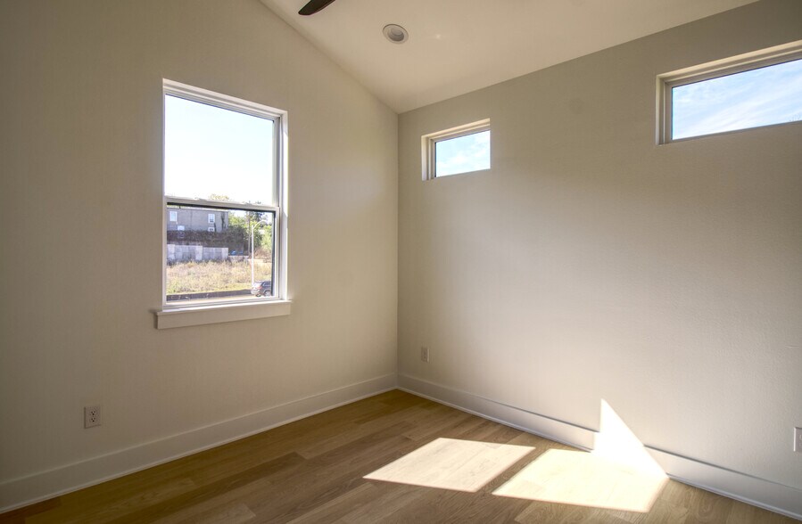 More Photos Of 2608 Bristol Dr, Austin Multifamily For Sale