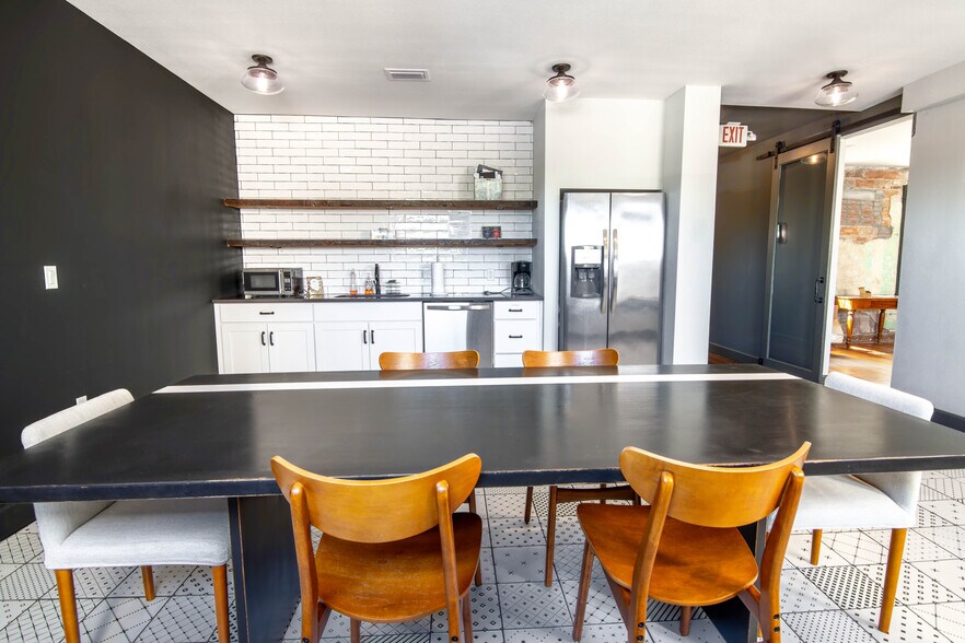 More Photos Of 689 Central Ave, Saint Petersburg Coworking Space