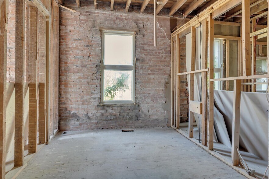 More Photos Of 514 Aylmer St N, Peterborough Multifamily For Sale