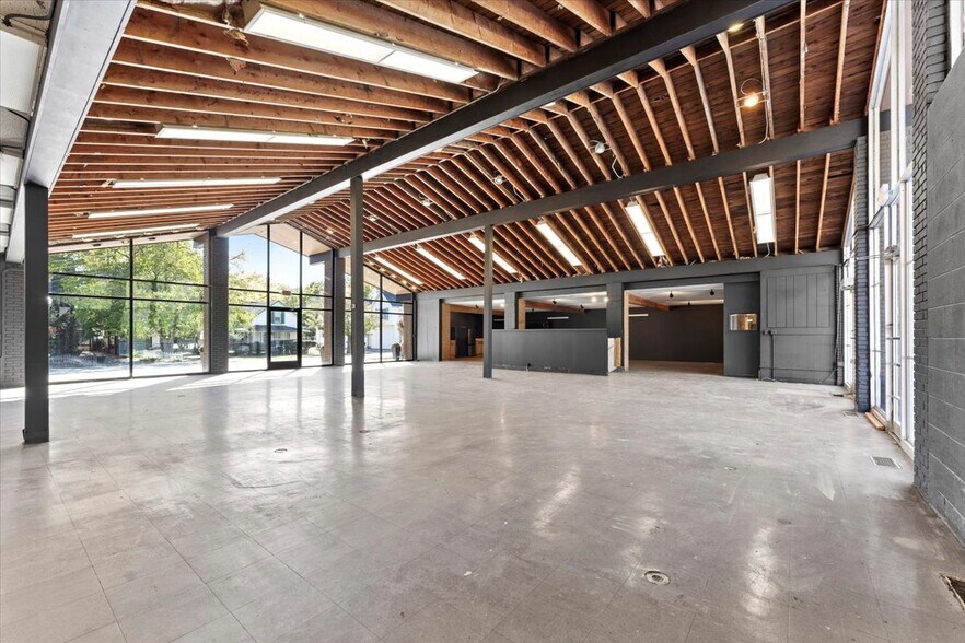 More Photos Of 7560 Macomb St, Grosse Ile Storefront Retail Office For Sale