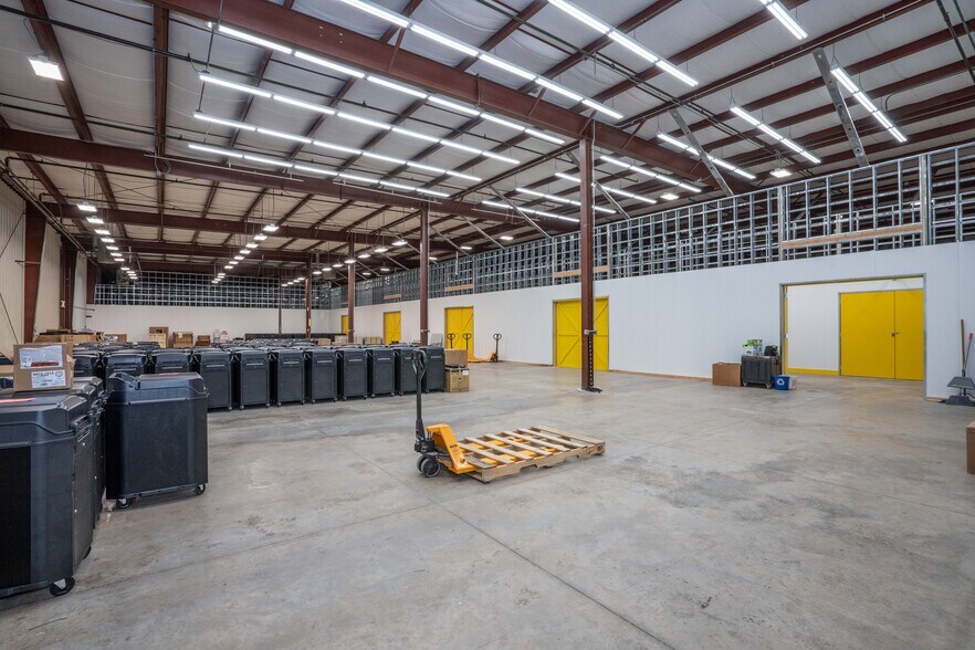 More Photos Of 299 Industrial Ln, Torrington Distribution For Lease