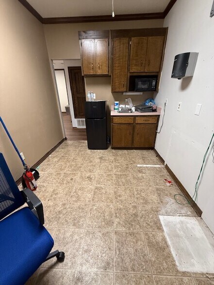 More Photos Of 7840 Pine Forest Rd, Pensacola Office For Sale