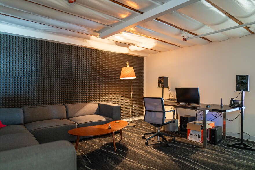 More Photos Of 1109 N Virgil Ave, Los Angeles Office For Sale