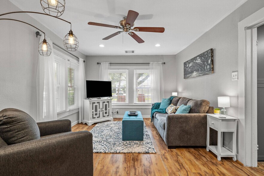 More Photos Of 404 W 3rd St, League City Manufactured Housing Mobile Home Park For Sale