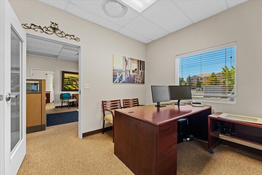 More Photos Of 2155 Larkspur Ln, Redding Office For Sale