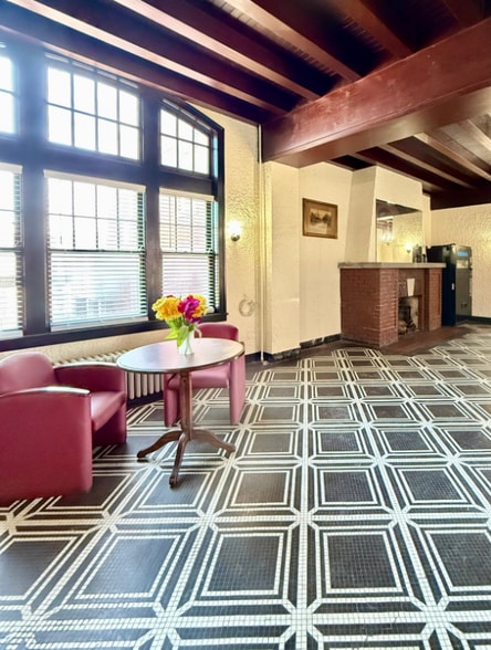 More Photos Of 631 S 4th St, Springfield Apartments For Sale