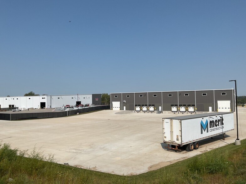 More Photos Of 1550 Roberts Ferry Rd, Tiffin Warehouse For Lease