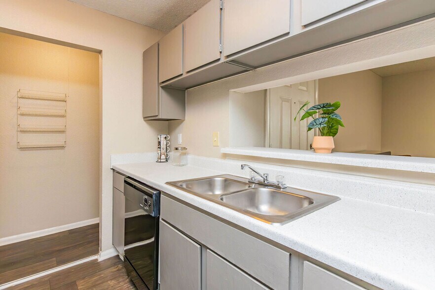 More Photos Of 5816 Covington Hwy, Decatur Apartments For Sale