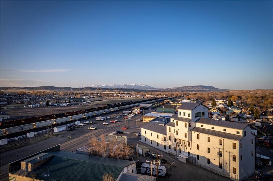 More Photos Of 924 E Park St, Livingston Apartments For Sale