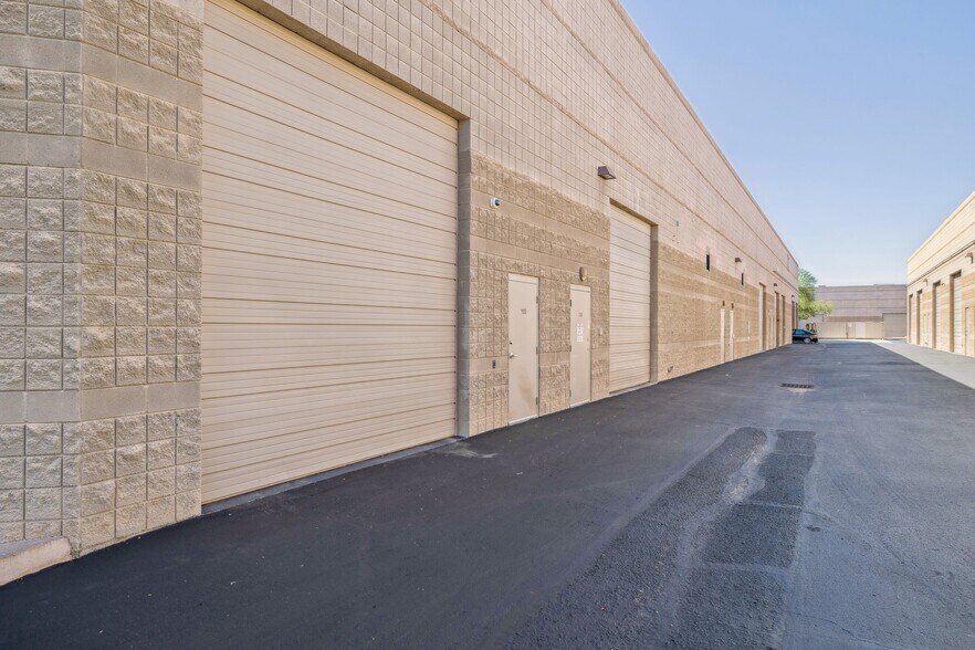 More Photos Of 9096 E Bahia Dr, Scottsdale Showroom For Sale