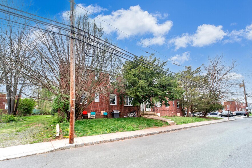 More Photos Of 13 Carpenter Terrace N, Belleville Apartments For Sale