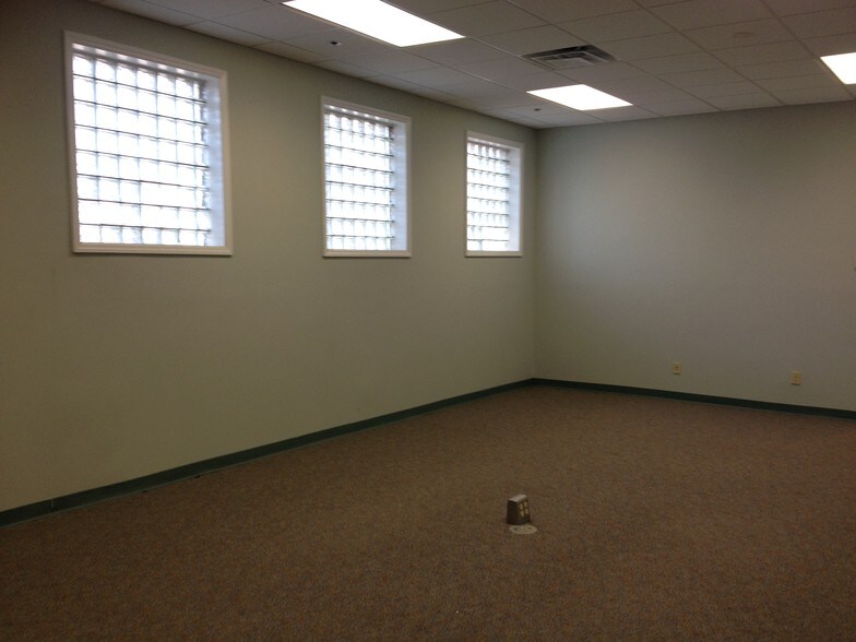 More Photos Of 206 Broadway St, Durham Warehouse For Lease