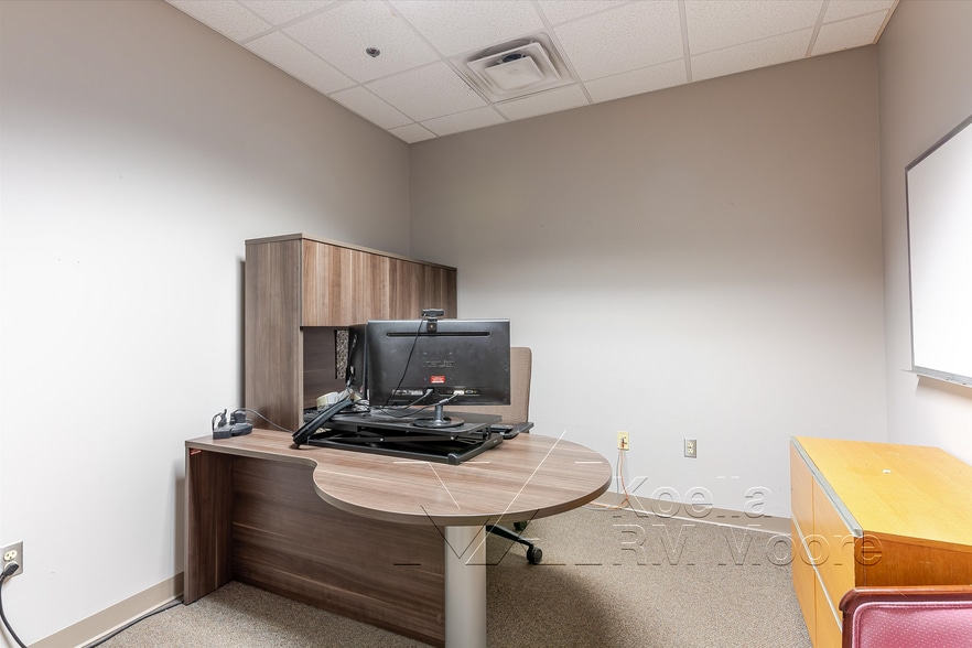 More Photos Of 17 Market Sq, Knoxville Storefront Retail Office For Sale