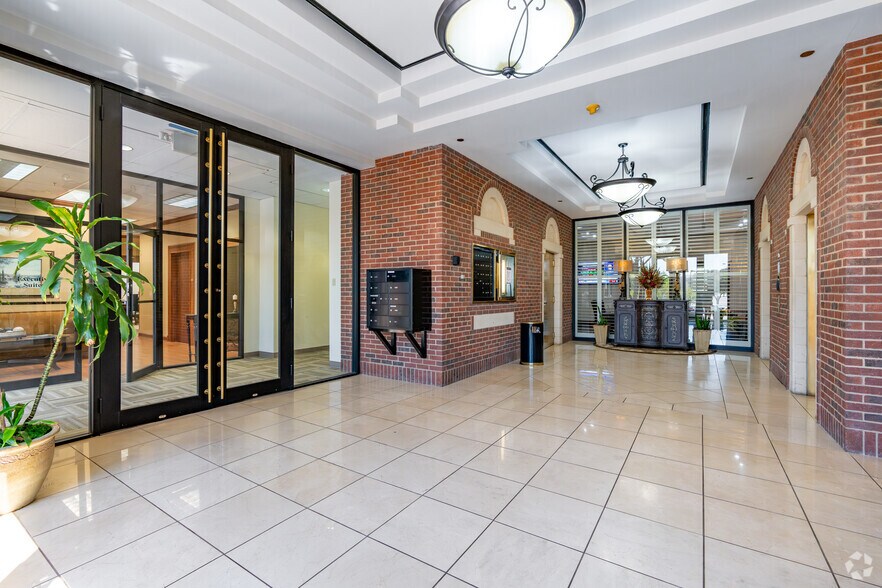 More Photos Of 2220 San Jacinto Blvd, Denton Office For Sale