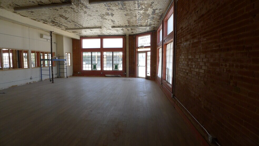 More Photos Of 1826 N New Braunfels Ave, San Antonio General Retail For Lease