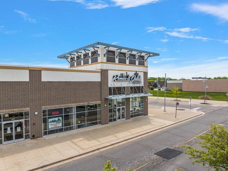 More Photos Of 28200-28250 Dequindre Rd, Warren Supermarket For Sale