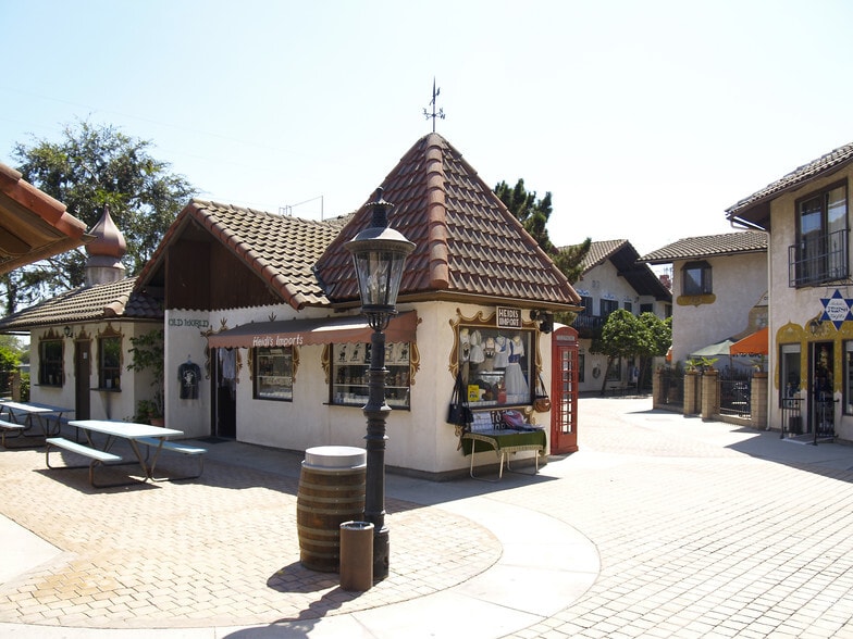 More Photos Of 7561 Center Ave, Huntington Beach Storefront For Lease