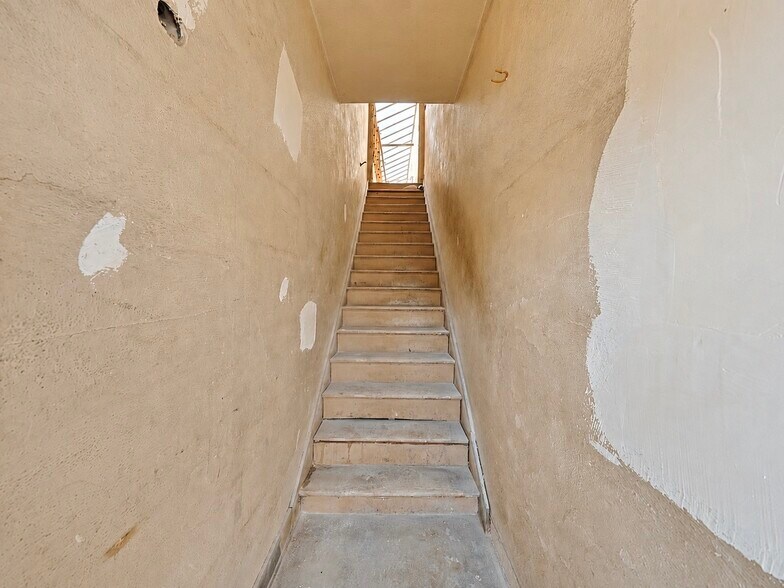 More Photos Of 14426 Friar St, Van Nuys Storefront For Sale