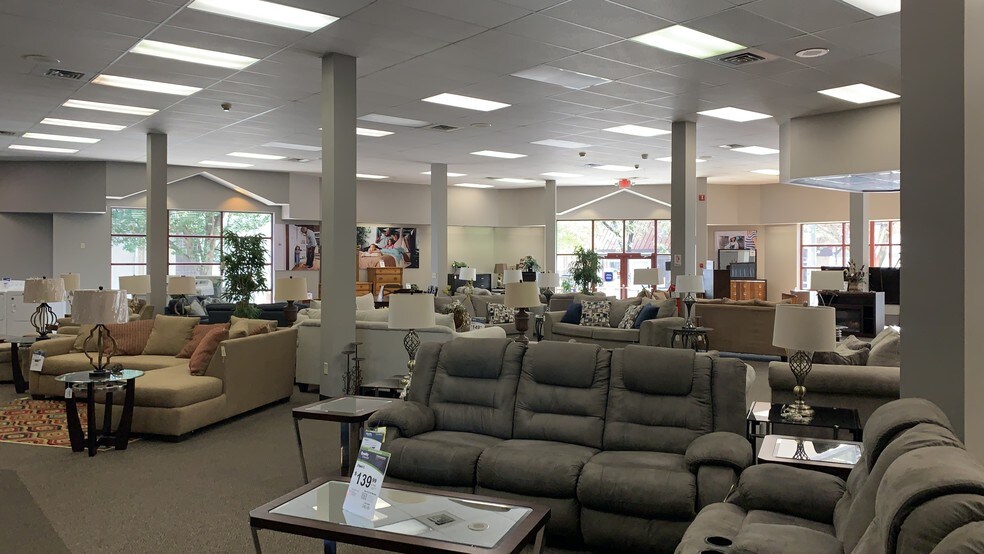 More Photos Of 701 Cumberland St, Lebanon Storefront For Lease