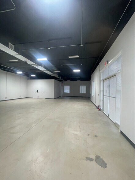 More Photos Of 34465 Euclid Ave, Willoughby General Retail For Lease