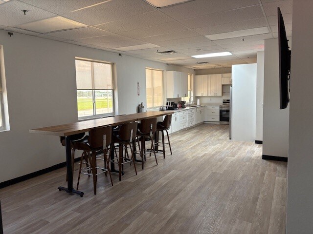 More Photos Of 1991-1993 Industrial Dr, Deland Office For Sale