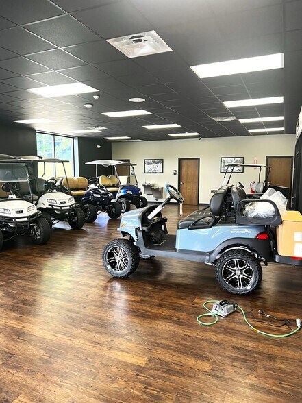 More Photos Of 426 E Prince Rd, Hendersonville Flex For Lease