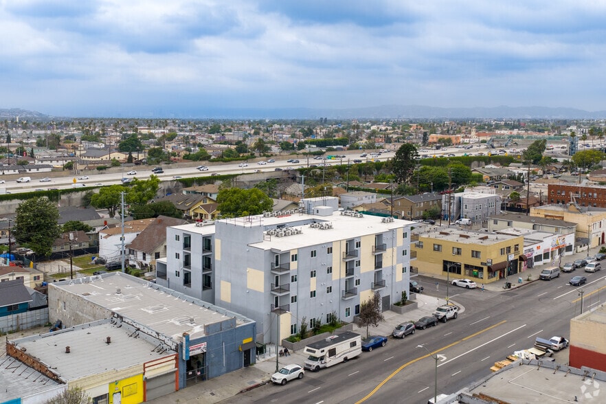 More Photos Of 300 W 60th St, Los Angeles Apartments For Sale