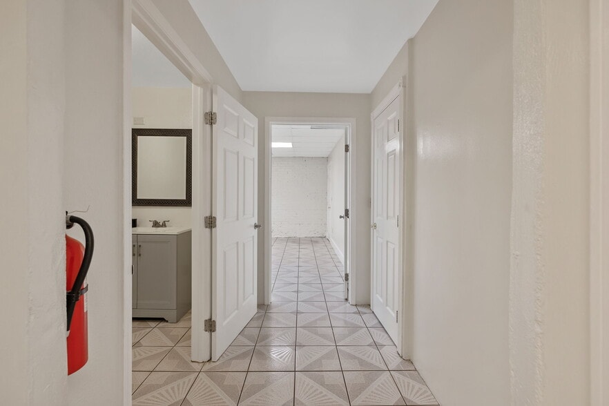 More Photos Of 143 E Tulare Ave, Tulare Storefront For Sale