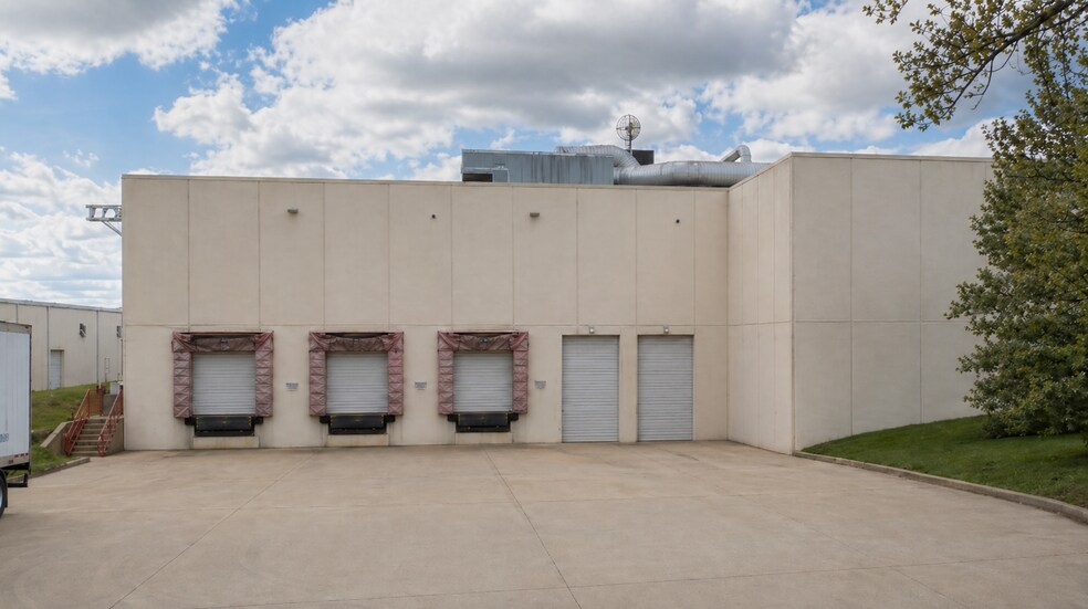More Photos Of 11700 Dunlap Industrial Blvd, Maryland Heights Warehouse For Lease