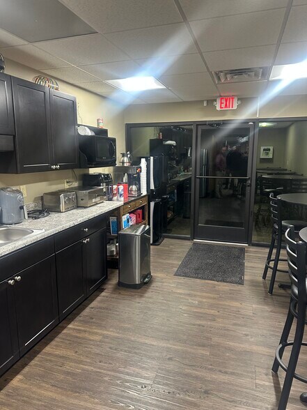 More Photos Of 1506 W Luthy Dr, Peoria Light Manufacturing For Sale
