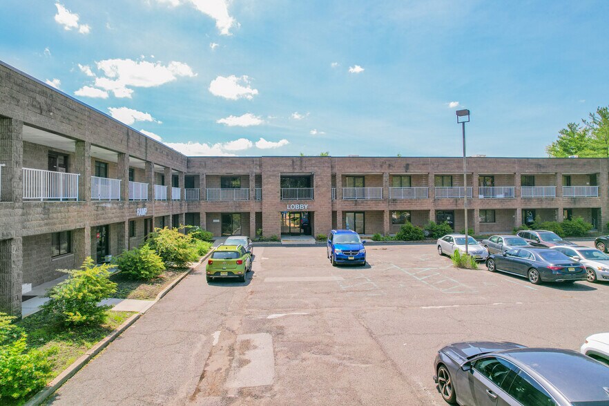 More Photos Of 35-37 Progress St, Edison Medical For Sale