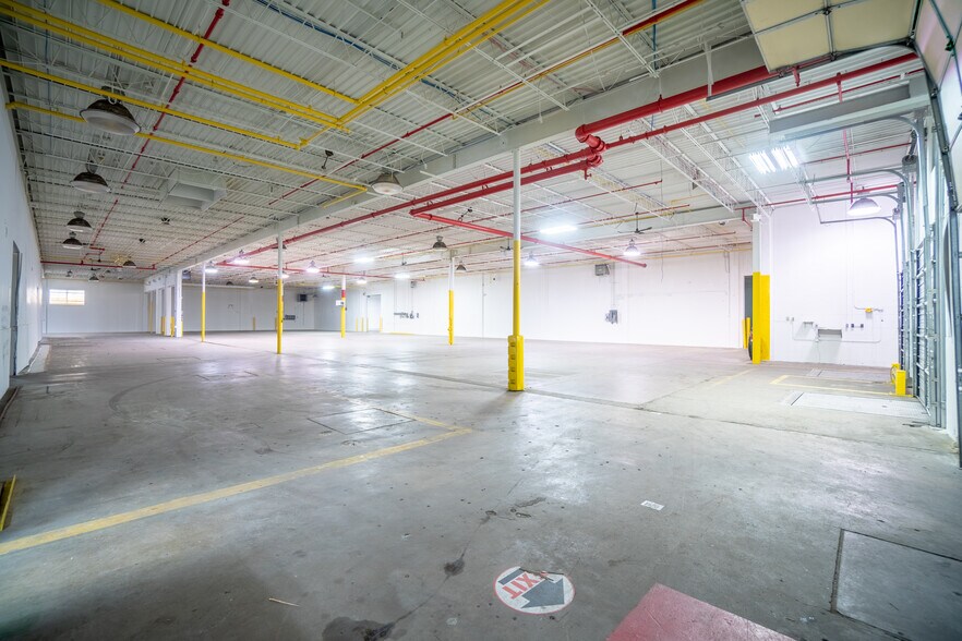 More Photos Of 4609-4801 W Woolworth Ave, Milwaukee Warehouse For Lease