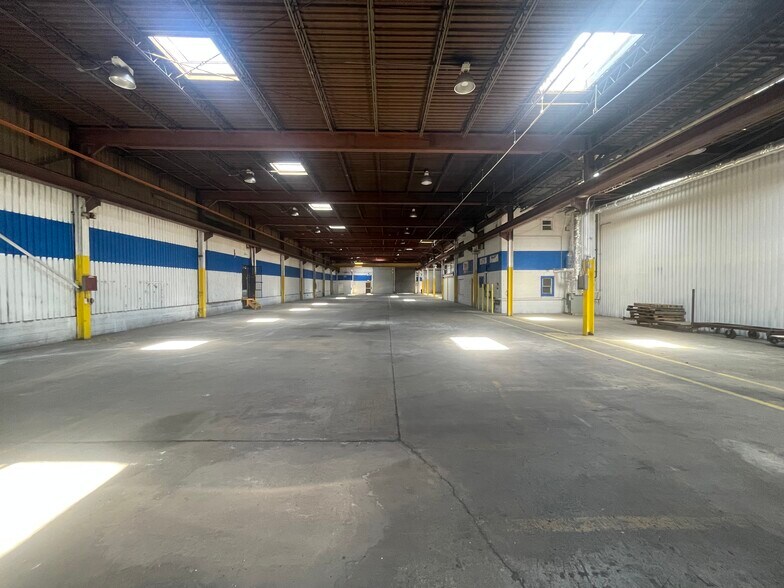 More Photos Of 9129 Euclid Ave, Manassas Warehouse For Lease