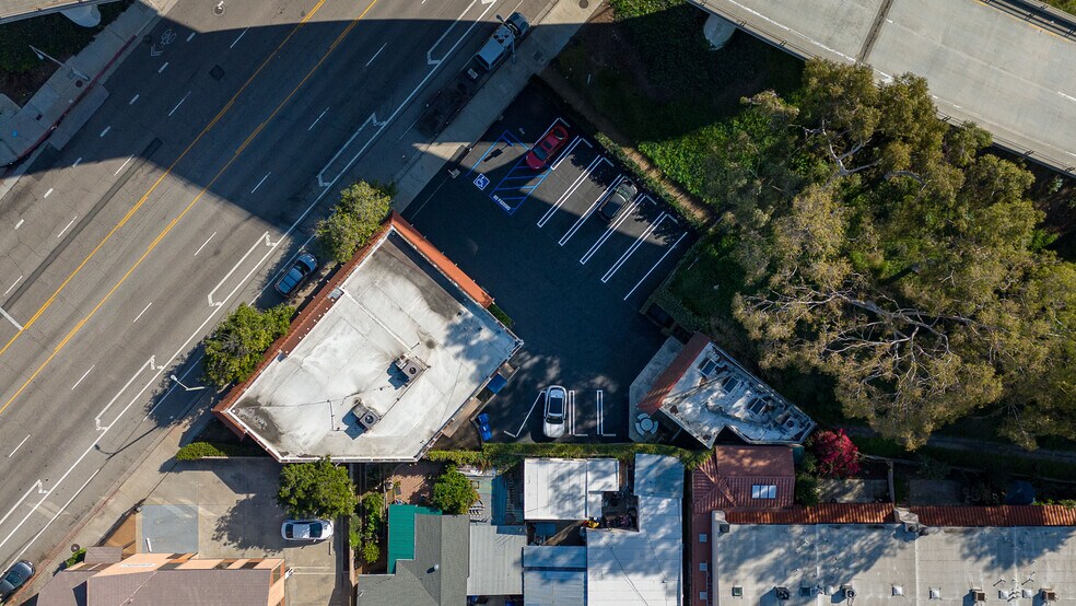 More Photos Of 2900 W Broadway, Los Angeles Office For Sale