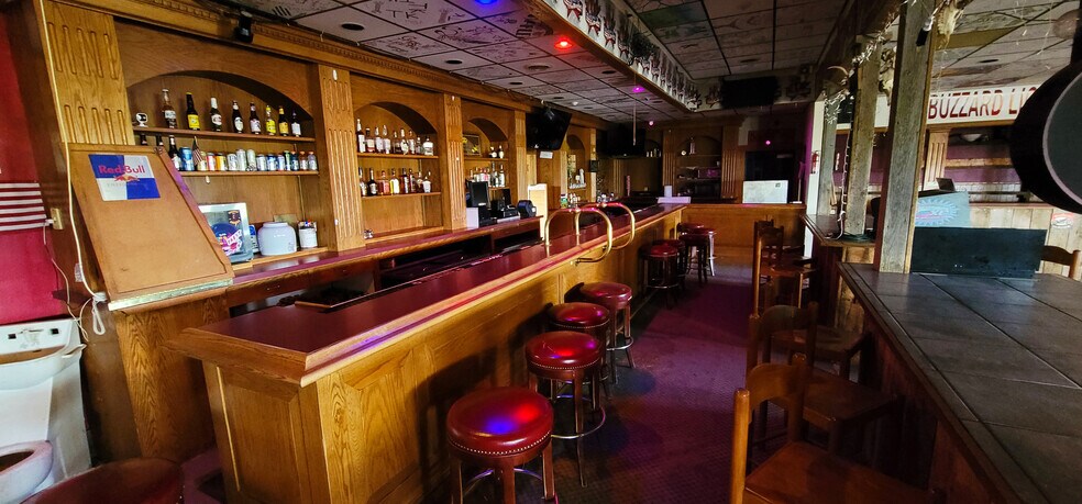 More Photos Of 2000 Hwy 130, Saratoga General Retail For Sale