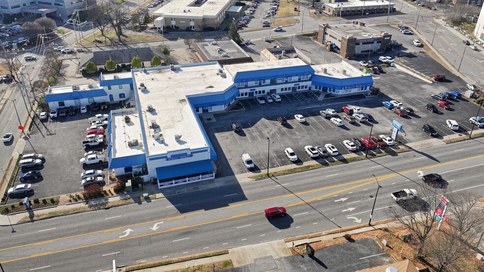 More Photos Of 801 N Main St, High Point Office For Lease