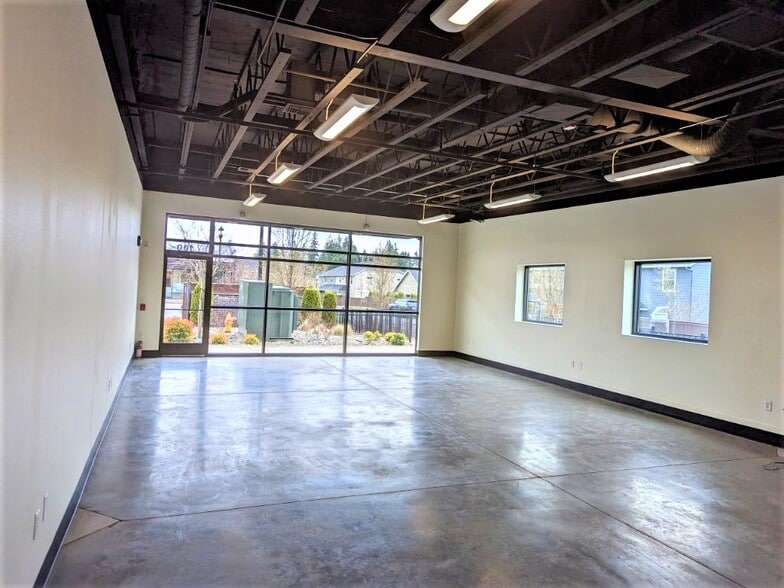 More Photos Of 10706 NW Lakeshore Ave, Vancouver General Retail For Lease