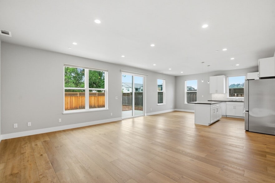 More Photos Of 47-49 Ursuline Rd, Santa Rosa Apartments For Sale