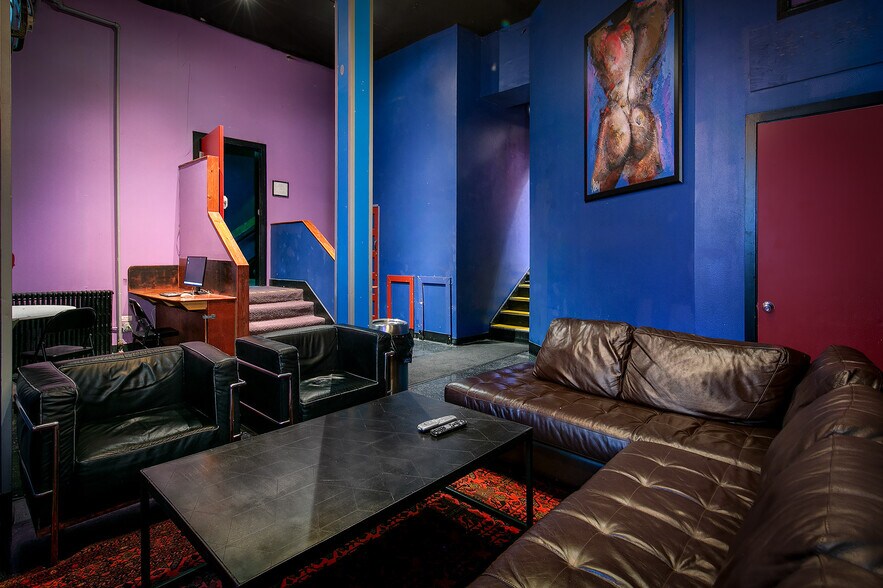 More Photos Of 1117 Pike St, Seattle Storefront For Sale