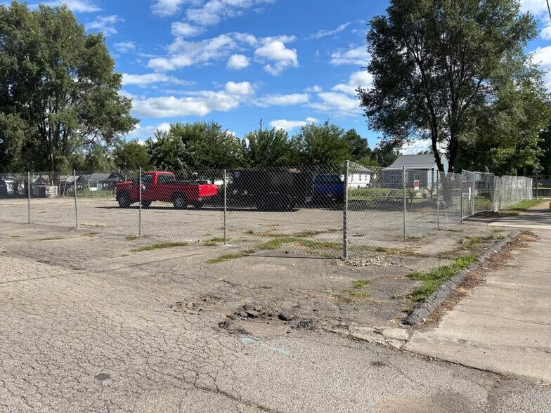 More Photos Of 233 Sycamore St, Anderson Land For Lease