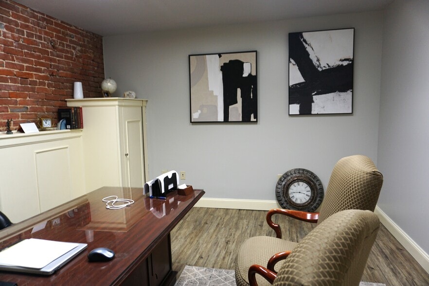 More Photos Of 404 S Main St, Jonesboro Office For Sale