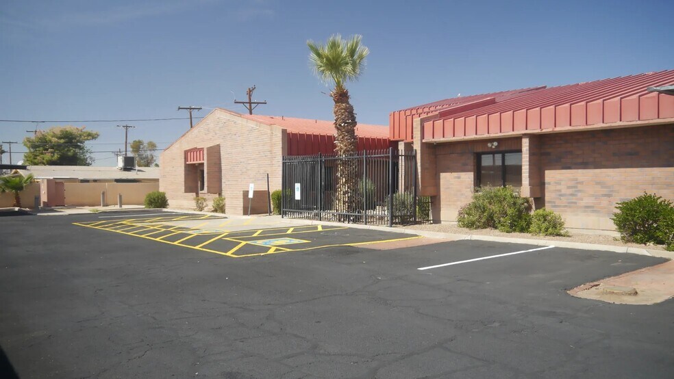 More Photos Of 8618 N 35th Ave, Phoenix Medical For Lease