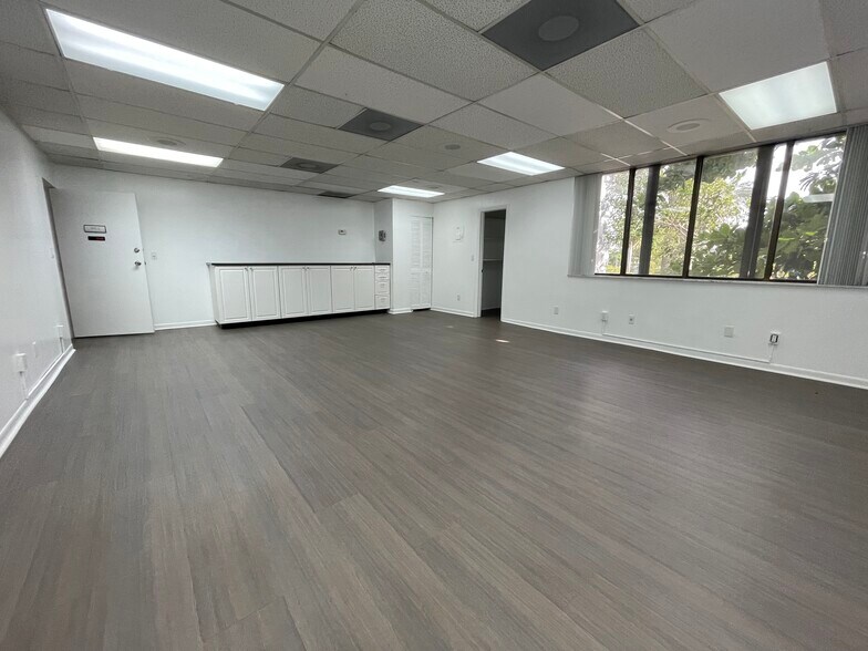 More Photos Of 2843 Pembroke Rd, Hollywood Office For Lease