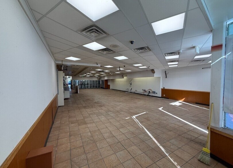 More Photos Of 426-428 Main St, Hyannis Storefront For Lease