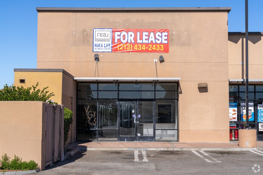 More Photos Of 11759 Carson St, Lakewood Convenience Store For Sale