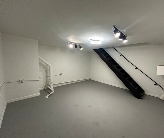 More Photos Of 219 W 14th St, New York Apartments For Lease