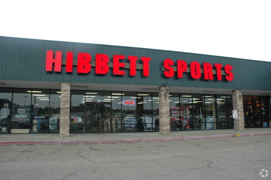 More Photos Of 2045 E Madison Ave, Bastrop Unknown For Lease