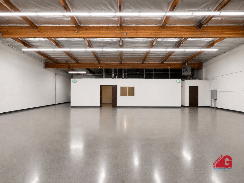 More Photos Of 21710-21730 Lassen St, Chatsworth Manufacturing For Lease
